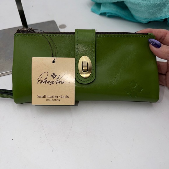 Patricia Nash Vintage Distress Annesley Wallet Foliage Green Leather RFID - Picture 4 of 10